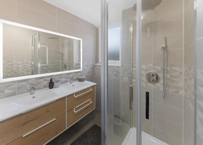 Le Bel Hugo Parking Gratuit Dijon